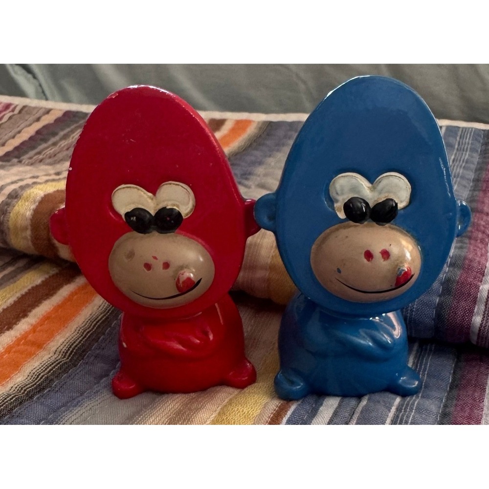 Vtg Ceramic Monkey Salt and Pepper Shakers Red Blue Novelty Kitsch Set